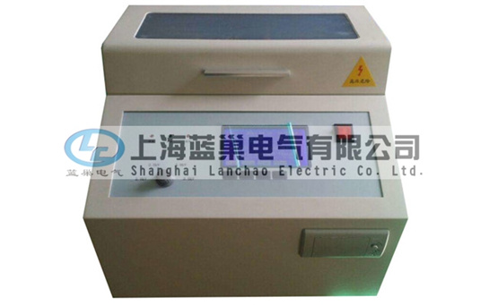 LCY-100B絕緣油介電強度試驗儀是我公司經(jīng)過多次現(xiàn)場試驗和長期不懈努力，精心開發(fā)的高準(zhǔn)確度、全數(shù)字化工業(yè)儀器。該機操作簡便，造型美觀大方