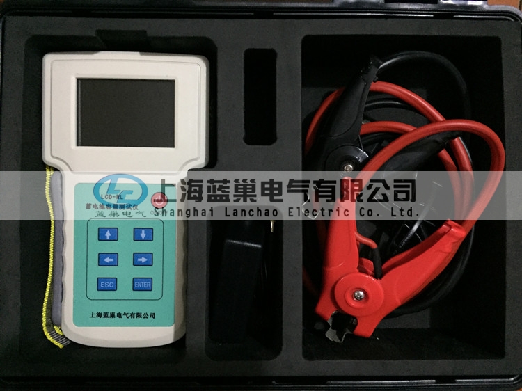LCD-RL蓄電池容量測(cè)試儀，是快速準(zhǔn)確測(cè)量蓄電池健康狀態(tài)、荷電狀態(tài)以及連接電阻等參數(shù)的數(shù)字存儲(chǔ)式儀器。本儀表通過在線測(cè)試，能顯示并記錄單節(jié)及整組電池的電壓、內(nèi)阻、容量、溫度等重要參數(shù)，可自動(dòng)判別精確有效地挑出落后電池。