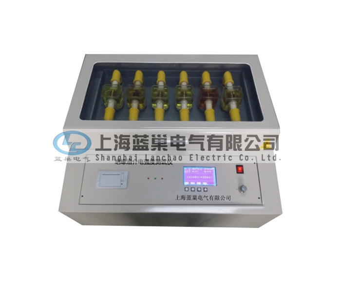LCY-6B六杯型絕緣油介電強度測試儀又稱絕緣油介電強度測試儀、絕緣油介質(zhì)強度測試儀及絕緣油電強度測定儀，六杯絕緣油介電強度測試儀根據(jù)《絕緣油介電強度測定法》設計生產(chǎn)
