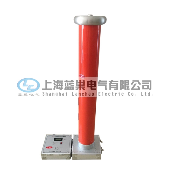 FRC系列交直流高壓分壓器（千伏表）通過儀表線與高壓測(cè)量端相連，可實(shí)現(xiàn)遠(yuǎn)距離清晰讀數(shù)使用安全、方便。輸入阻抗高，線性度好，采用特殊的屏蔽技術(shù)，減少高壓對(duì)示值的影響，從而實(shí)現(xiàn)高穩(wěn)定度，高線性度。